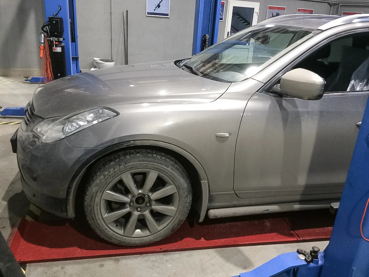 INFINITI EX37: Замена опор двигателя